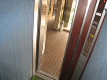 ２基のエレベーター